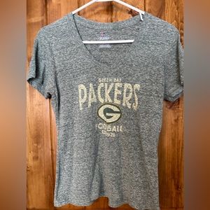 Women’s packer shirt. Size medium.